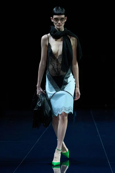 Look 25